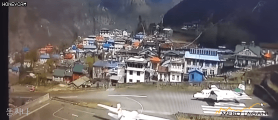 세계에서 제일 악명 높은 네팔의 루클라 공항 .gif | 인스티즈