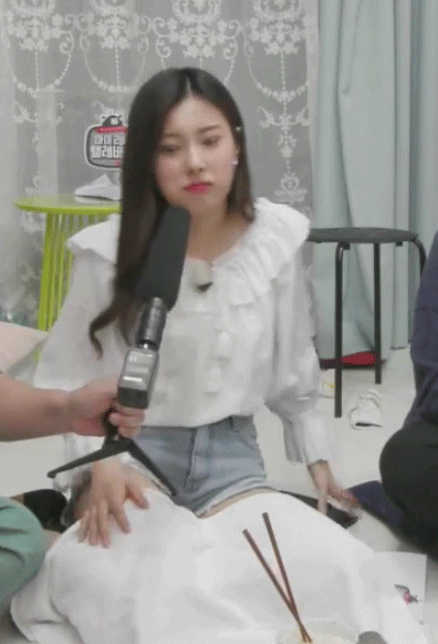 아이즈원, 디진다 돈가스 먹는 광배 강혜원.gif | 인스티즈