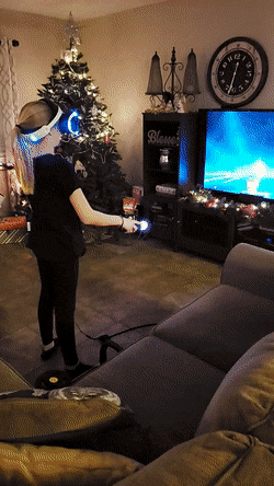 VR 게임하는 누나 구경하는 동생.gif | 인스티즈