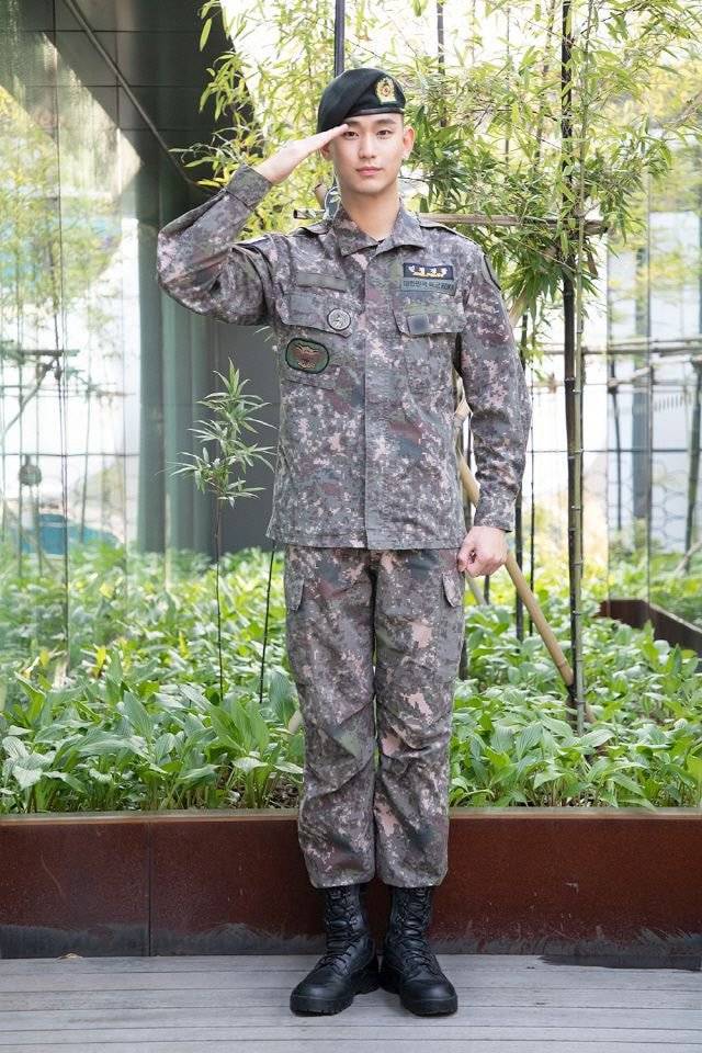[공식] 김수현, 7월 1일 전역 초읽기.. 조기진급 모범적인 군 생활 | 인스티즈