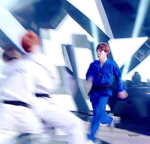 코어근육과 운동신경이 매우 좋은 거 같은 방탄소년단 지민.jpgif | 인스티즈