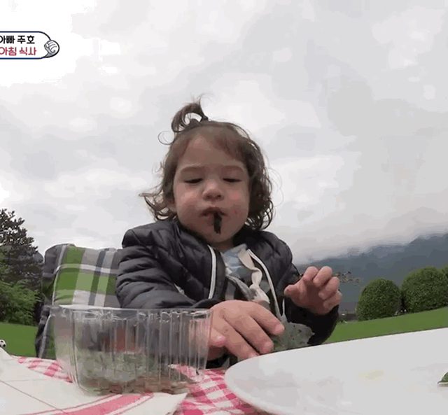 [슈퍼맨이돌아왔다] 스위스 가서 김만 흡입하는 박건후ㅋㅋㅋㅋㅋ | 인스티즈