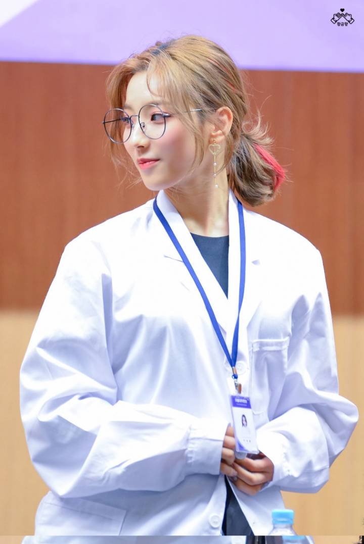 프로미스나인 캡틴 이새롬.gif | 인스티즈