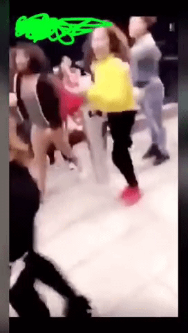 해외커뮤에서 논란인 폭행사건...gif | 인스티즈