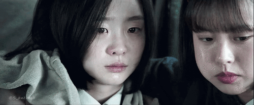 김다미의 영화 '마녀' 속 같은장소에서 전후반부 분위기 차이.gif | 인스티즈