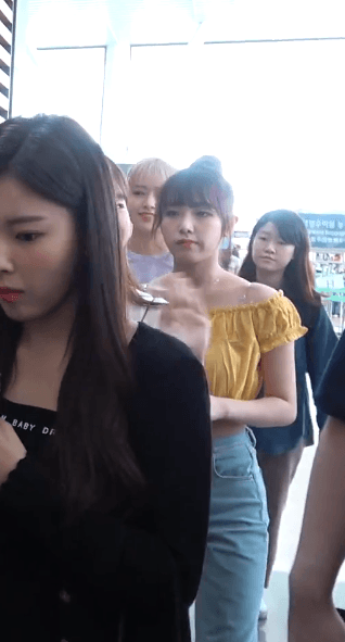 [아이즈원] 예나 공항 움짤 디스패치.gif | 인스티즈