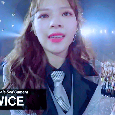 언니 승연이한테 쥐어터지고 멤버들에게 장난치는 윾장꾸 정연이 | 인스티즈