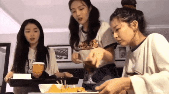 팬들한테 자기가 먹을 음식을 보여주고 싶었던 조이ㅋㅋㅋjpgif | 인스티즈