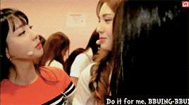 소미한테 춤 가르쳐주는 쯔위 | 인스티즈