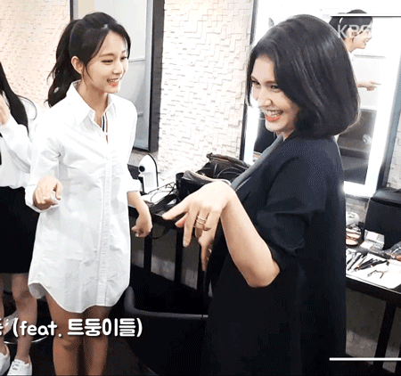 소미한테 춤 가르쳐주는 쯔위 | 인스티즈