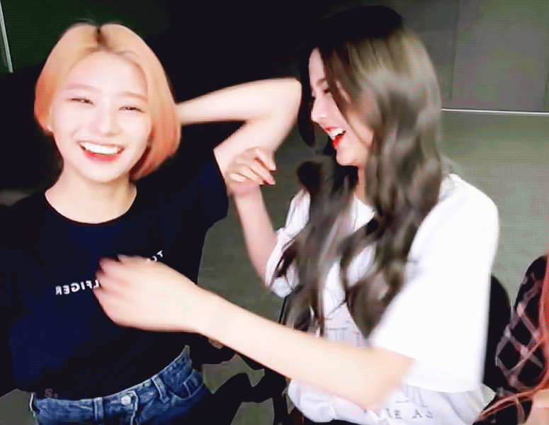 아이즈원 애잔한 페페 민주 ㅋ feat.스.압.주.의 | 인스티즈