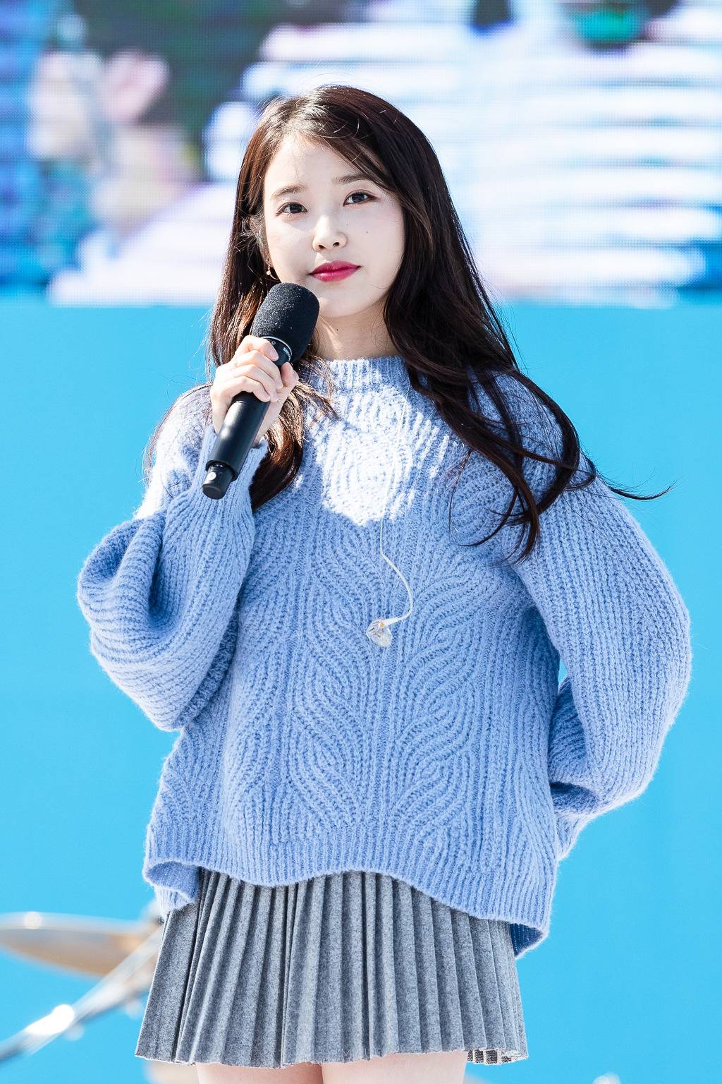 180930 홀가분마켓 아이유 - 금요일에 만나요 + 너랑 나 + 좋은 날 + 너의 의미 | 인스티즈