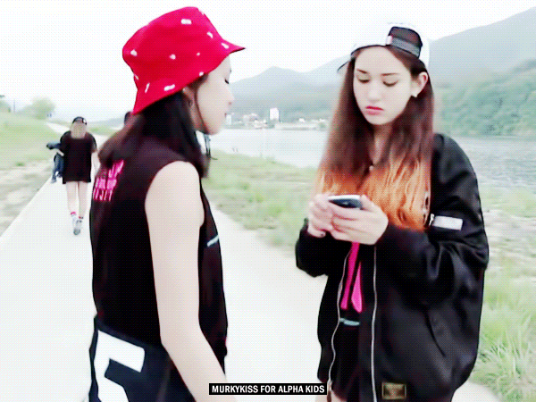 소미한테 춤 가르쳐주는 쯔위 | 인스티즈