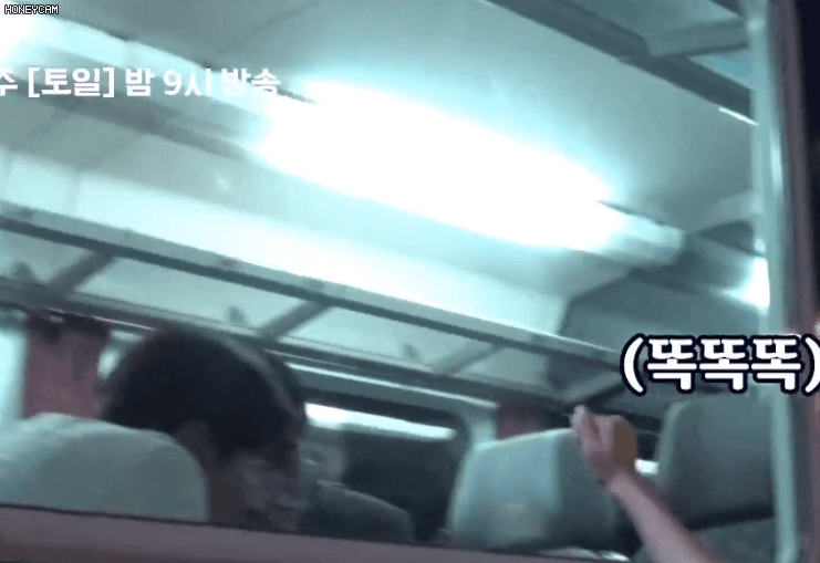 박신혜 퇴근길 막는 현빈.gif | 인스티즈