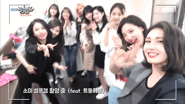 소미한테 춤 가르쳐주는 쯔위 | 인스티즈