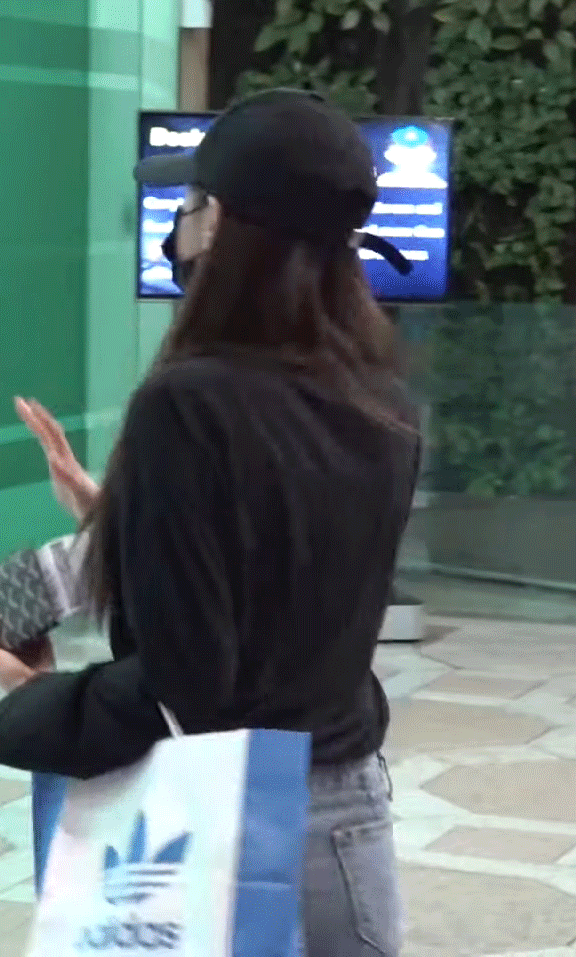 걸그룹 포스 보여주는 아이즈원 공항짤 | 인스티즈