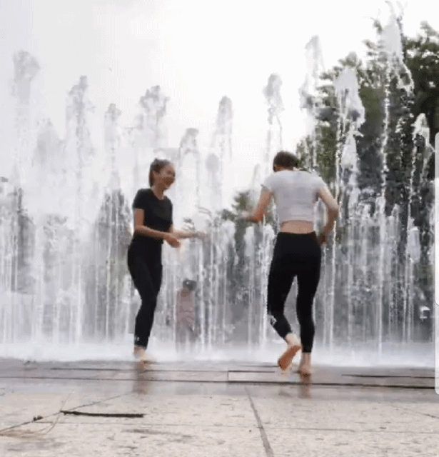 828d97ce369afff65045dc0b1d7cd9ba.gif
