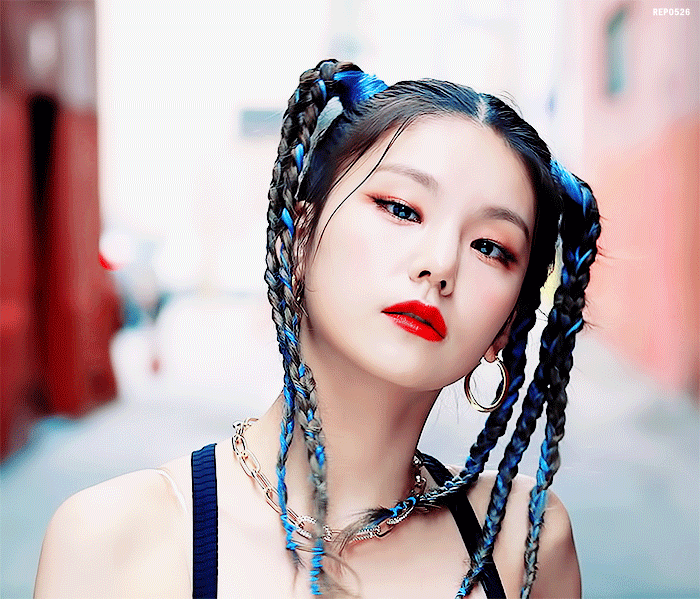 'ICY' 뮤비 예지+눕방.gif | 인스티즈