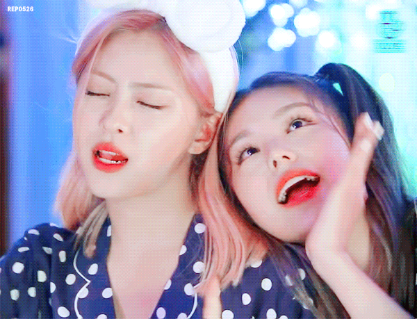 'ICY' 뮤비 예지+눕방.gif | 인스티즈