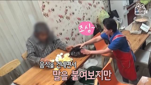 6년간 떡볶이 먹고 계산 안하고 가는 남자 | 인스티즈