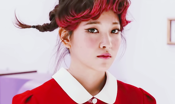 쉬는 시간에 카메라 보고 끼부렸는데 그게 뮤비에 그대로 들어갔다는 장면 | 인스티즈