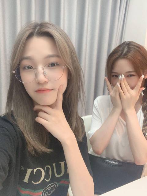 안경 쓴 프로미스나인 백지헌 | 인스티즈