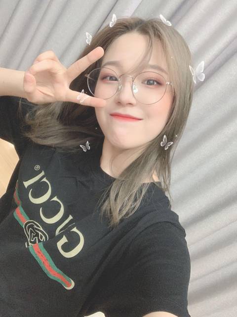 안경 쓴 프로미스나인 백지헌 | 인스티즈