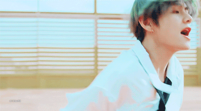 앞으로 근육 키울거라는 BTS 뷔 (Gif) | 인스티즈