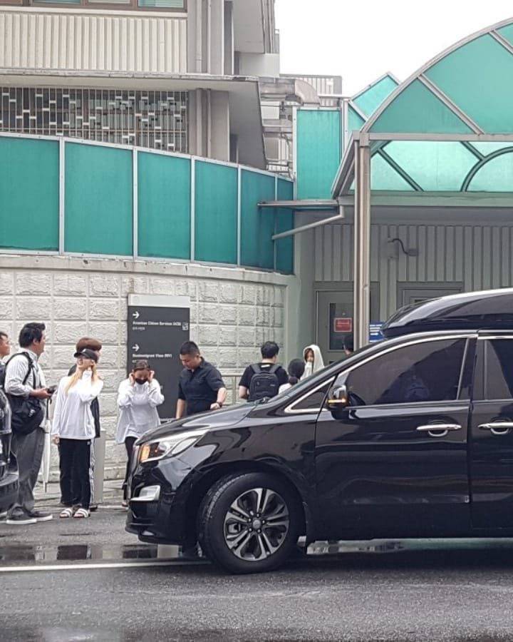 사나야 왜 맨발이야? | 인스티즈