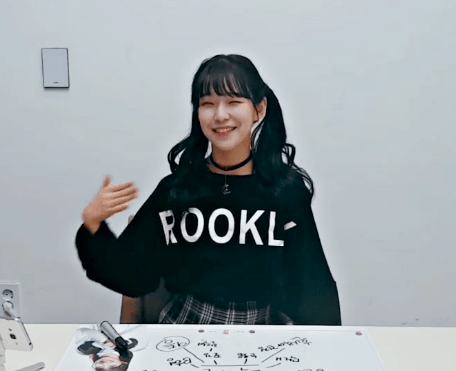 한때 별명이 '양갈래 머리 걔' 였던 아이돌 | 인스티즈