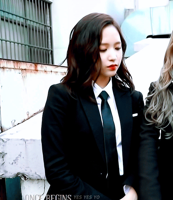 뽀뽀하고 도망가는 펭귄 🐧 잡아랏!! | 인스티즈