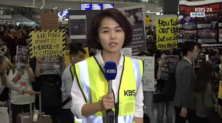 외신기자가 방송할때마다 뒤에서 sos를 보내는 홍콩시위대 | 인스티즈