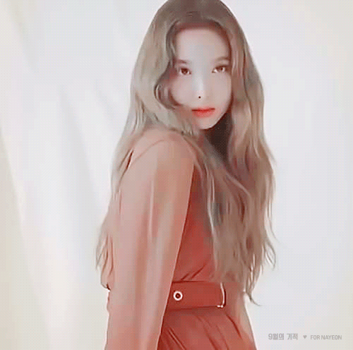 등떠밀려 나온 트와이스 비쥬얼 멤버 나연이 ㅋㅋㅋㅋㅋㅋㅋㅋ | 인스티즈