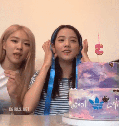 생일 케잌 끈으로 머리 묶었는데 레전드 됨.gif | 인스티즈