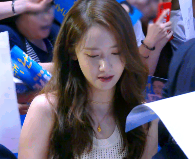 엑시트 땡큐 쇼케이스 짱예 윤아.gif (데이터주의) | 인스티즈