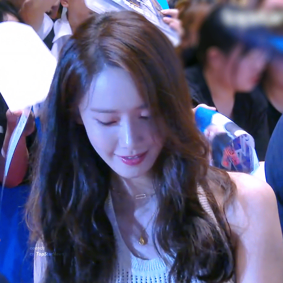 엑시트 땡큐 쇼케이스 짱예 윤아.gif (데이터주의) | 인스티즈