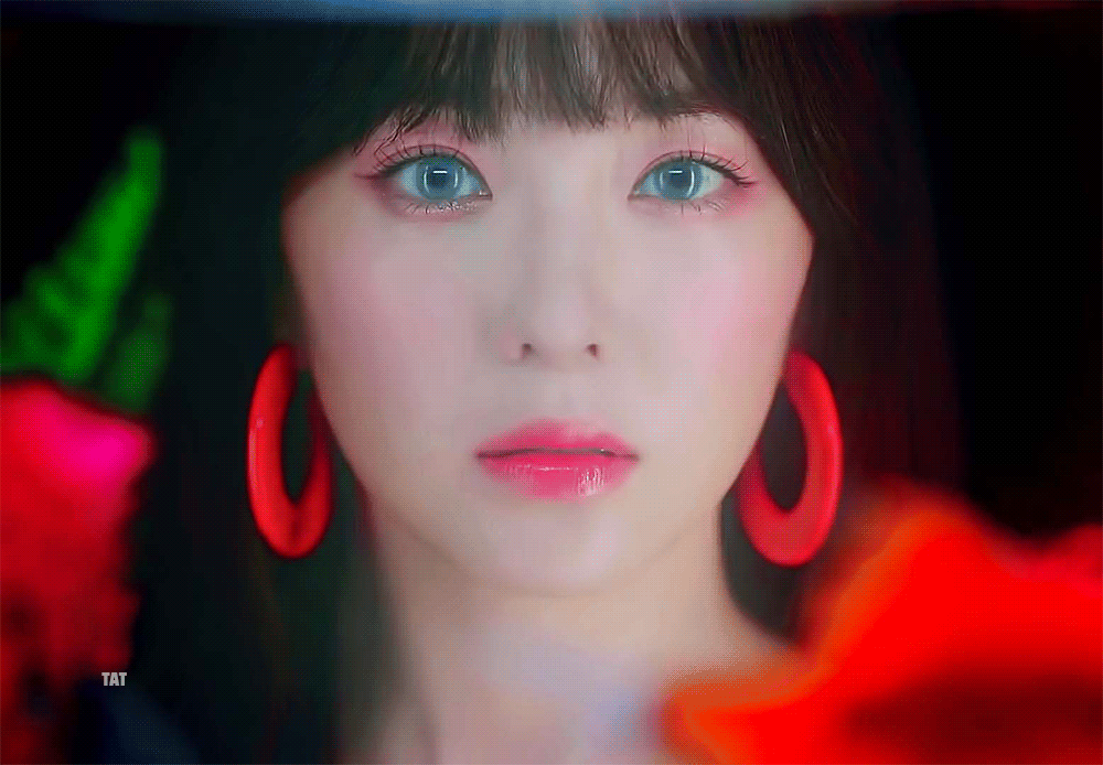 레드벨벳 신곡 뮤비속 아이린.gif | 인스티즈