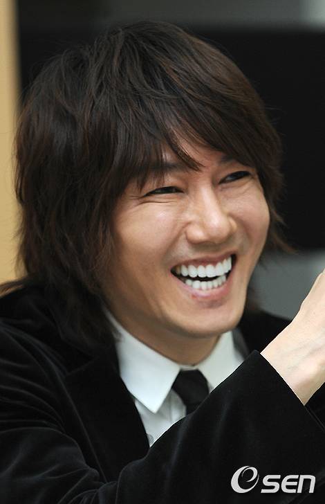 웃는 모습이 이쁜 사나 | 인스티즈