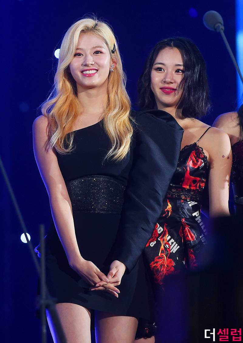 소리바다 어워즈에 참석한 트와이스 멤버들.jpg | 인스티즈