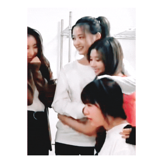 막내가"엄마"라고 부르는 리더.gif | 인스티즈