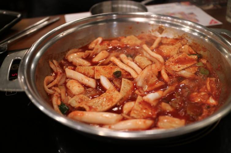 빨리 사라질 줄 알았는데 의외로 자리잡은 무한리필 프랜차이즈....JPG | 인스티즈