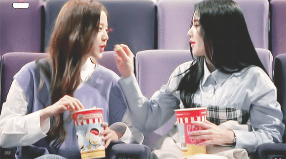 막내가"엄마"라고 부르는 리더.gif | 인스티즈