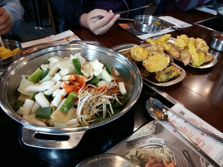 빨리 사라질 줄 알았는데 의외로 자리잡은 무한리필 프랜차이즈....JPG | 인스티즈