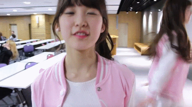 데뷔 초 오마이걸 아린.gif | 인스티즈