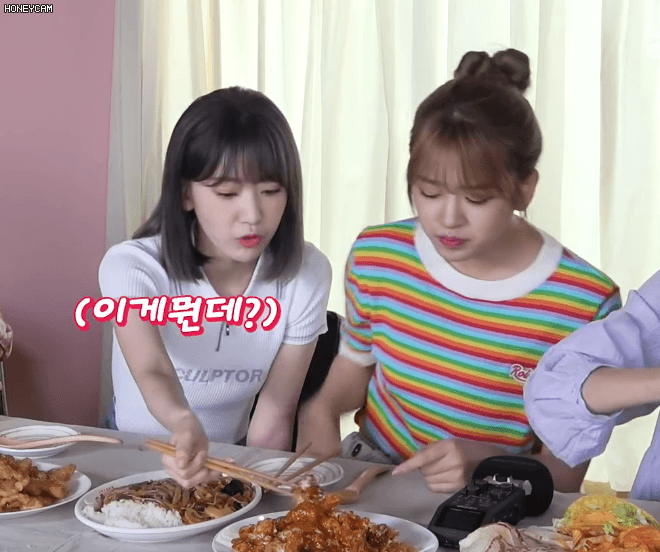 처갓집 슈프림 치킨을 처음 먹어본 아이즈원 사쿠라 .gif | 인스티즈