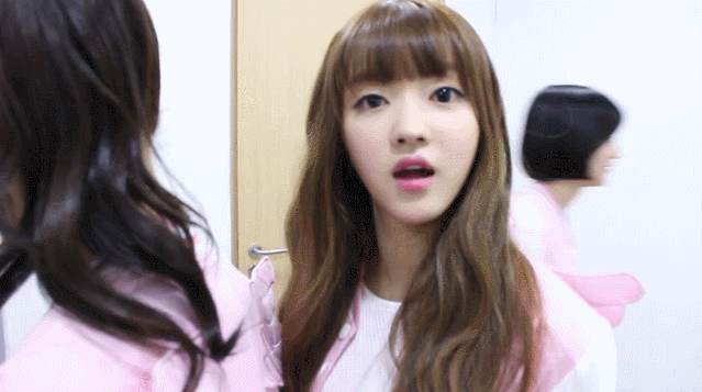 데뷔 초 오마이걸 아린.gif | 인스티즈