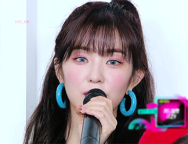 파란색 렌즈낀 오늘자 아이린 ㄷㄷㄷ.gif | 인스티즈