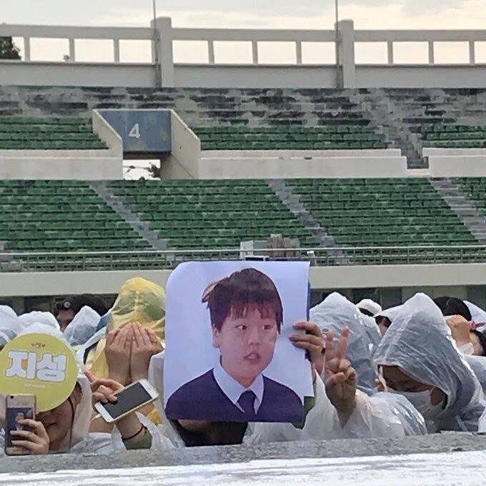 엑스원(X1) 이한결-강민희, 무대 위에서 폭소한 이유?…"누가 우리 막내 놀리니” | 인스티즈