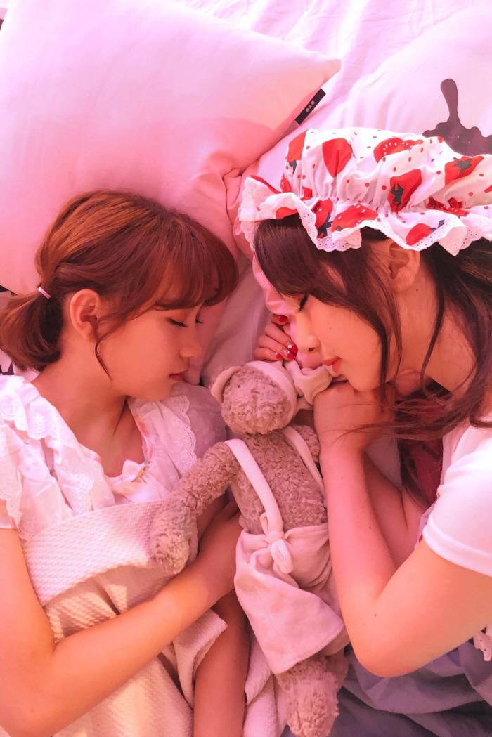 V LIVE 공홈에 올라왔는데 악의적 합성이다 아니다로 논란이 되고 있는 걸그룹 멤버 사진 | 인스티즈