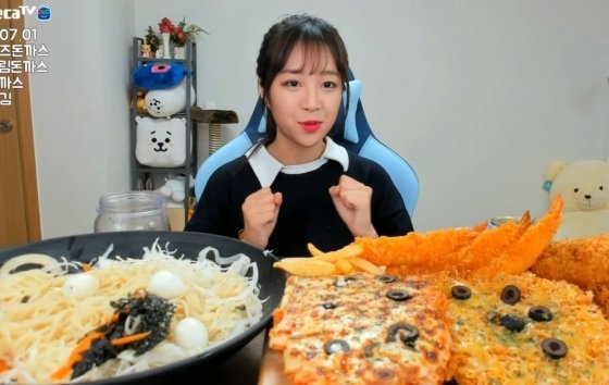 쯔양,강호동,최준석,방망이 든 이대호,맛있는녀석들 멤버들vs북극곰 1마리 | 인스티즈